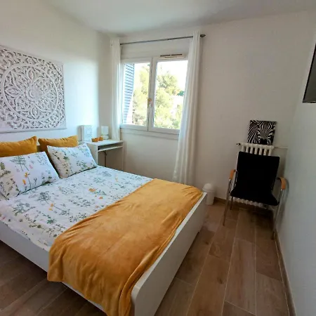 Private Room In Renovated Apartment - Tram 1 Min Walk Nice Exterior photo