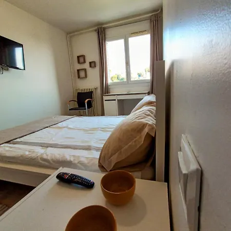 Private Room In Renovated Apartment - Tram 1 Min Walk Nice Exterior photo