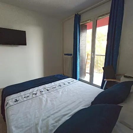 Private Room In Renovated Apartment - Tram 1 Min Walk Nice Exterior photo