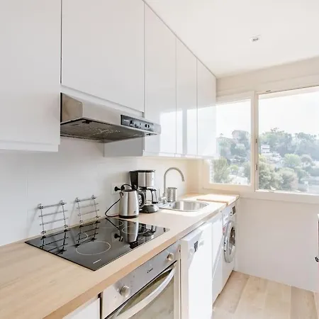 Private Room In Renovated Apartment - Tram 1 Min Walk Nice Exterior photo