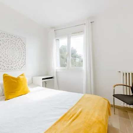Private Room In Renovated Apartment - Tram 1 Min Walk Nice Exterior photo