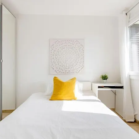 Private Room In Renovated Apartment - Tram 1 Min Walk Nice Exterior photo