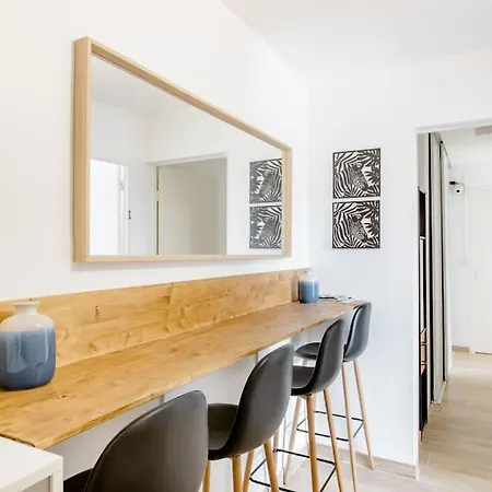 Private Room In Renovated Apartment - Tram 1 Min Walk Nice Exterior photo