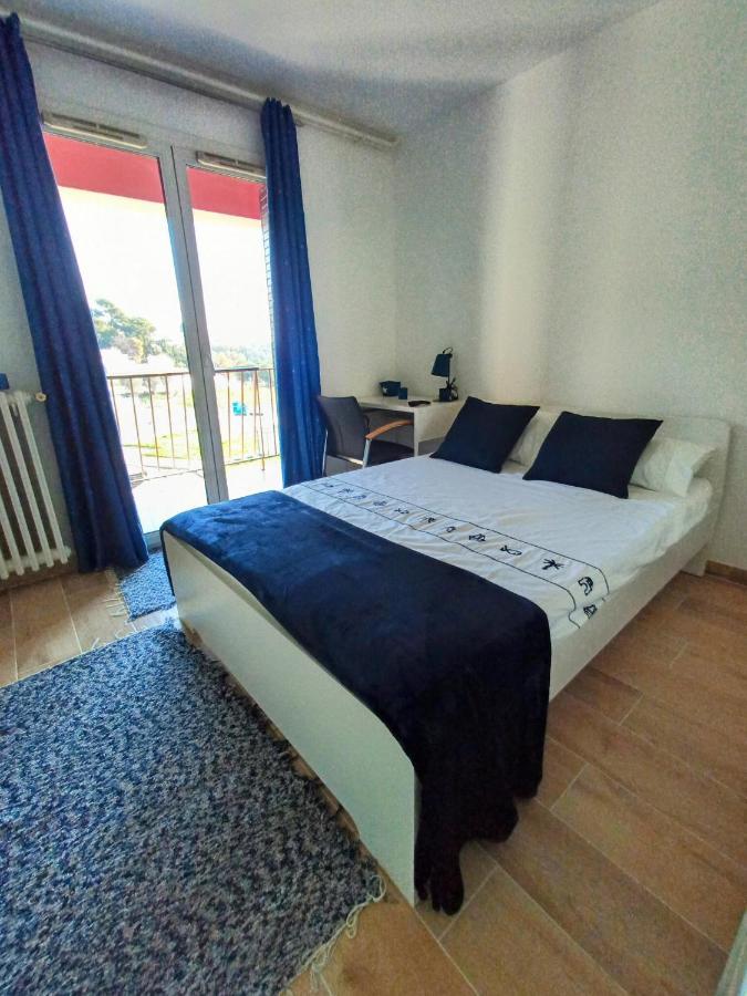 Private In Renovated - Tram 1 Min Walk Homestay *