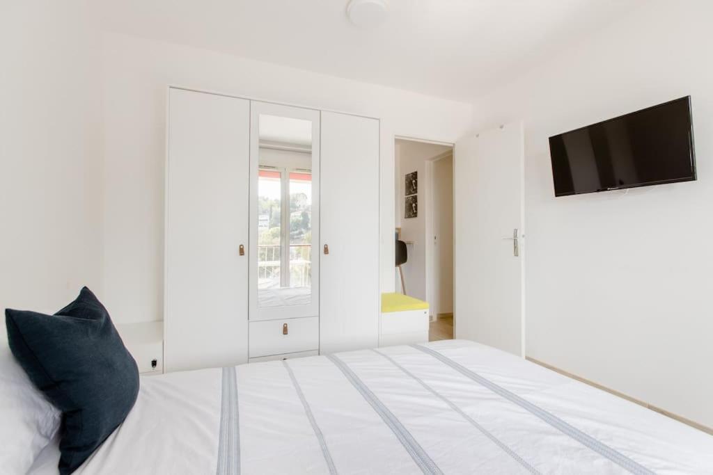 Private In Renovated - Tram 1 Min Walk Quarto em Acomodações Particulares Nice