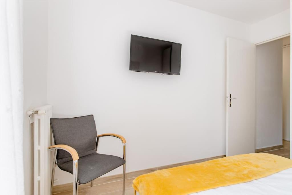 Quarto em Acomodações Particulares Private In Renovated - Tram 1 Min Walk *