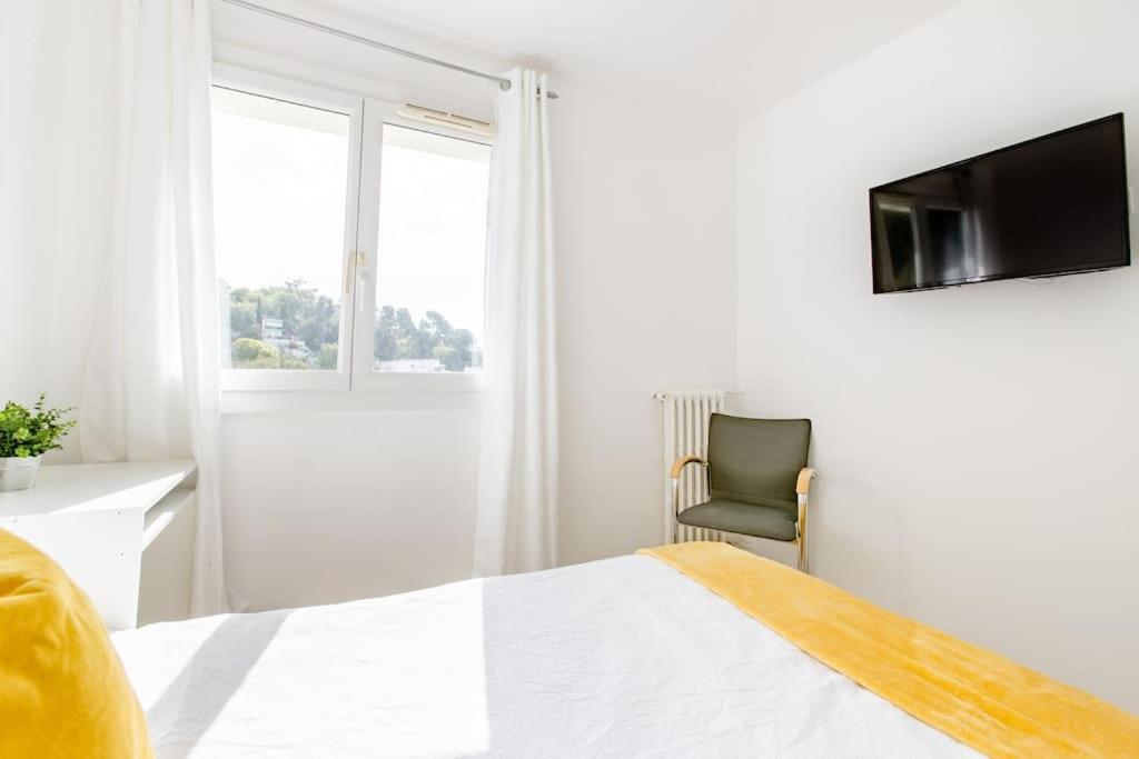 Quarto em Acomodações Particulares Private In Renovated - Tram 1 Min Walk *